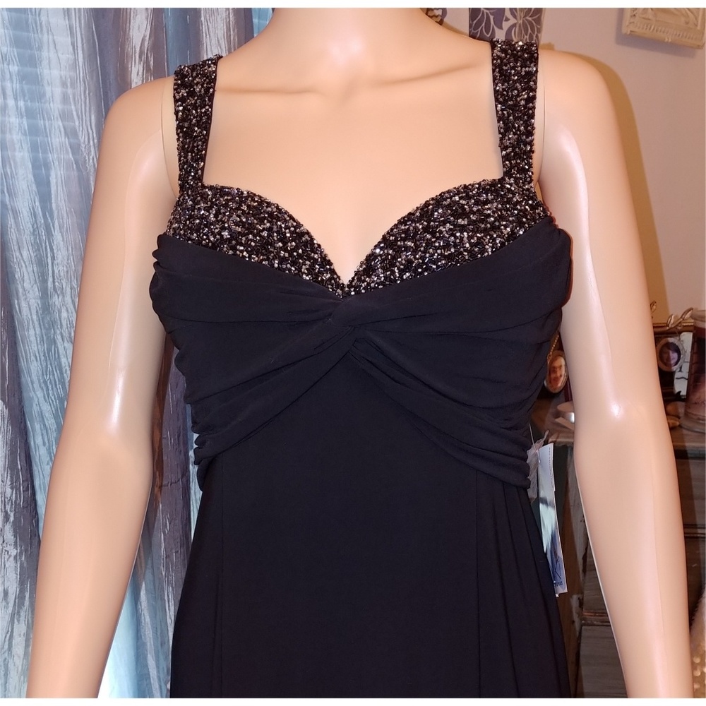 💲PRICE DROP!⬇🌠NWT BLACK EMBELLISHED JERSEY GOWN